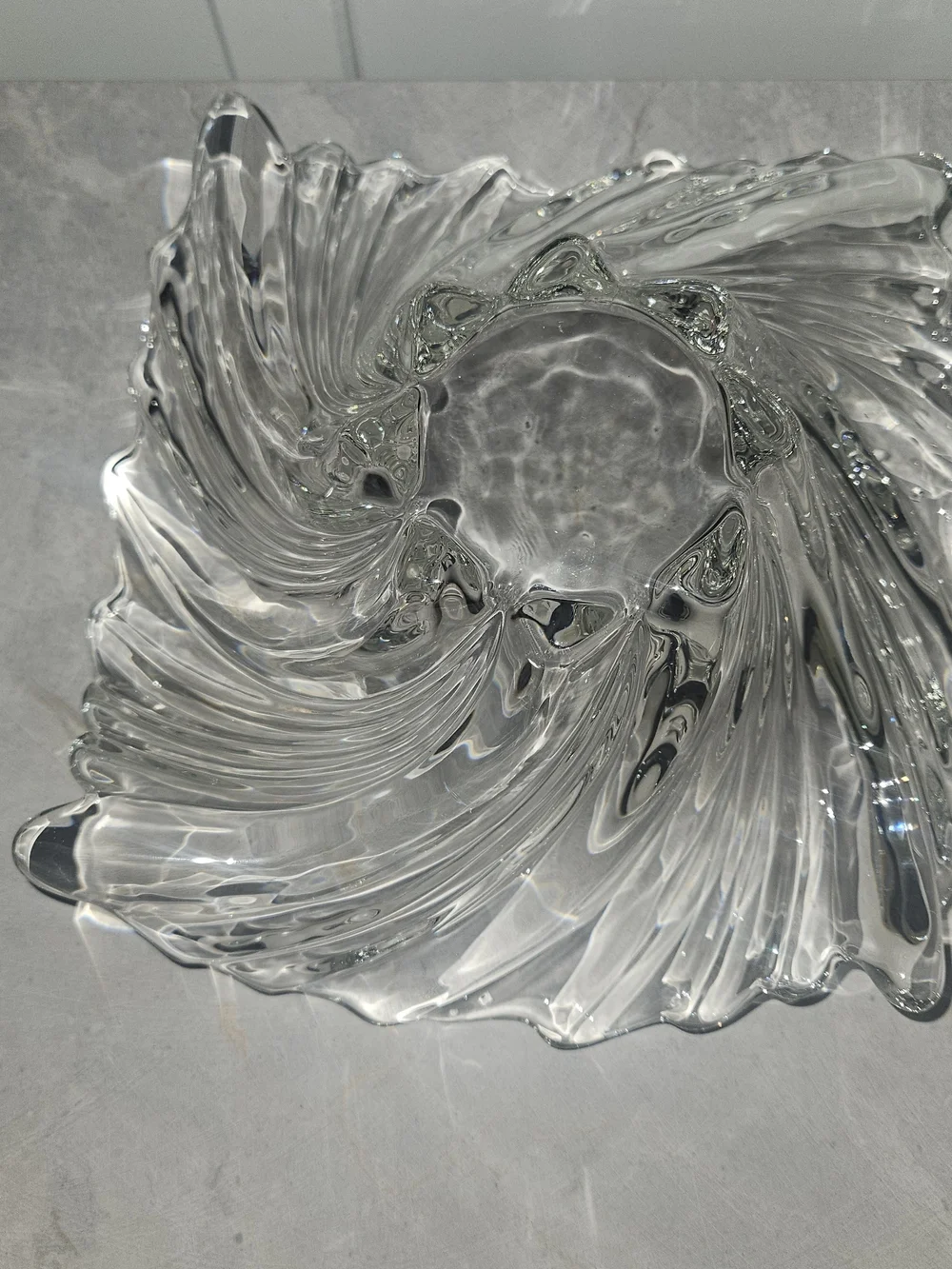 Mikasa Clear Swirl Sculpted Glass Centerpiece Bowl